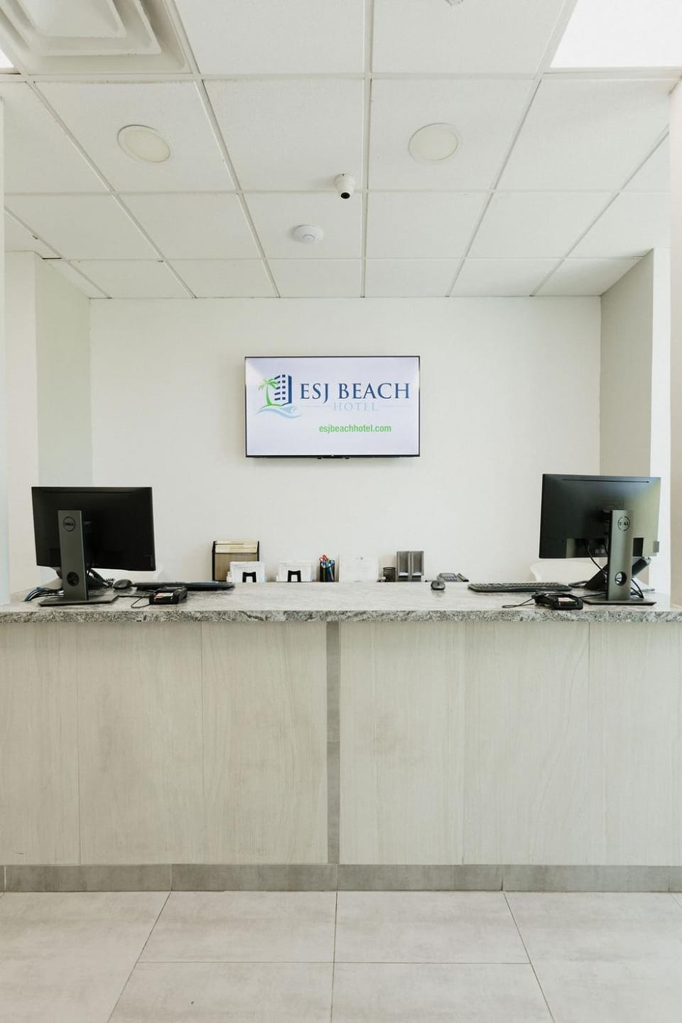 Oceanfront Studio with Beach Access & Parking Apartment in Carolina