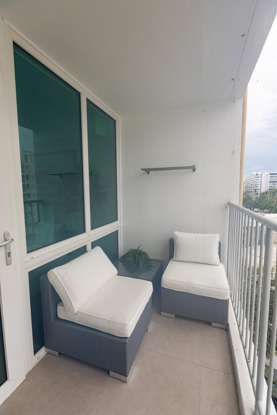 Elegant Studio with Ocean Views - Isla Verde Beach Apartment in Carolina