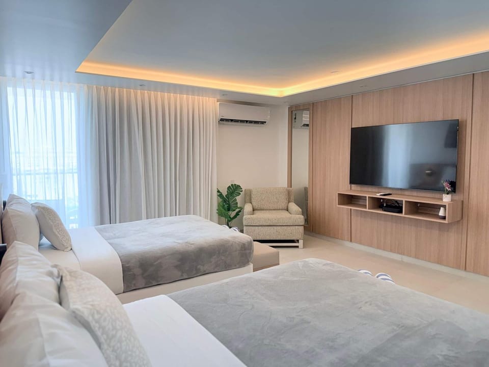 Balcony Studio - Ocean Breezes AC- Prime Location Apartment in Carolina