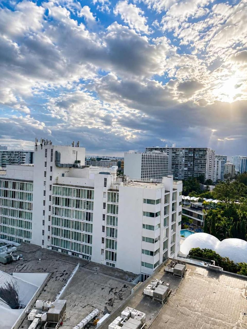 Oceanview High-Floor Studio in Isla Verde Beach with Parking Apartment in Carolina