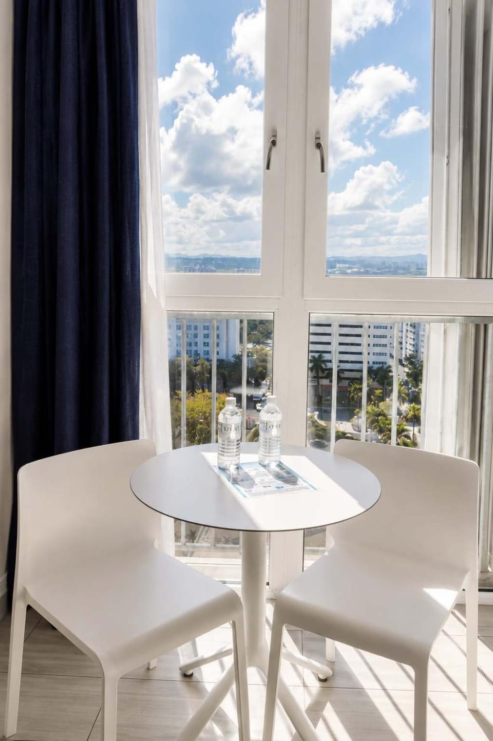 Romantic Ocean View Penthouse - King Bed - Balcony Apartment in Carolina