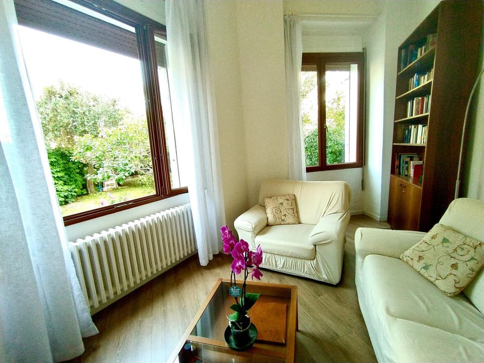 Living room, Garden view