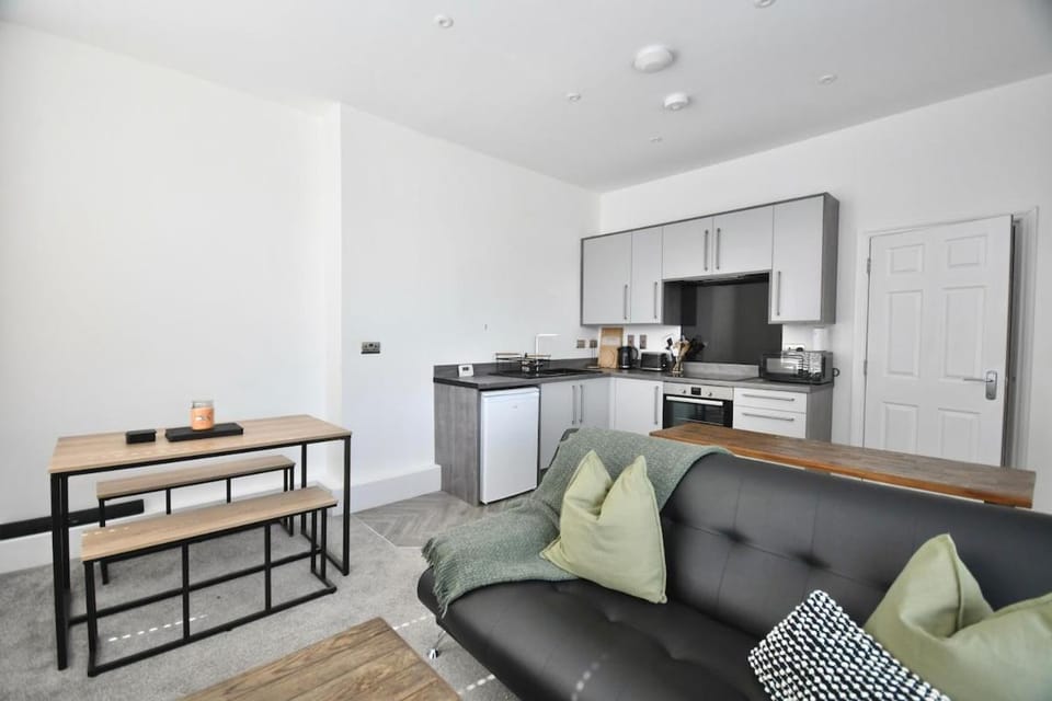 Kitchen or kitchenette, Living room, Seating area, Dining area, oven, pet friendly, stove