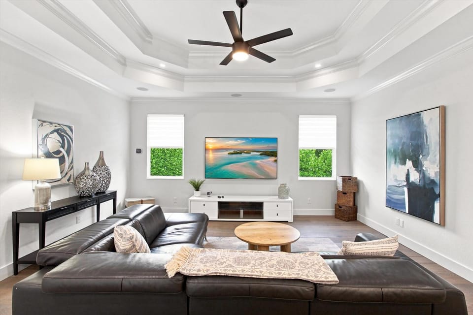 Spacious home with private pool and patio House in North Naples