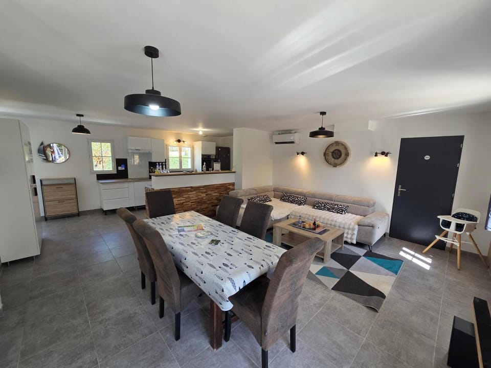 Living room, Dining area