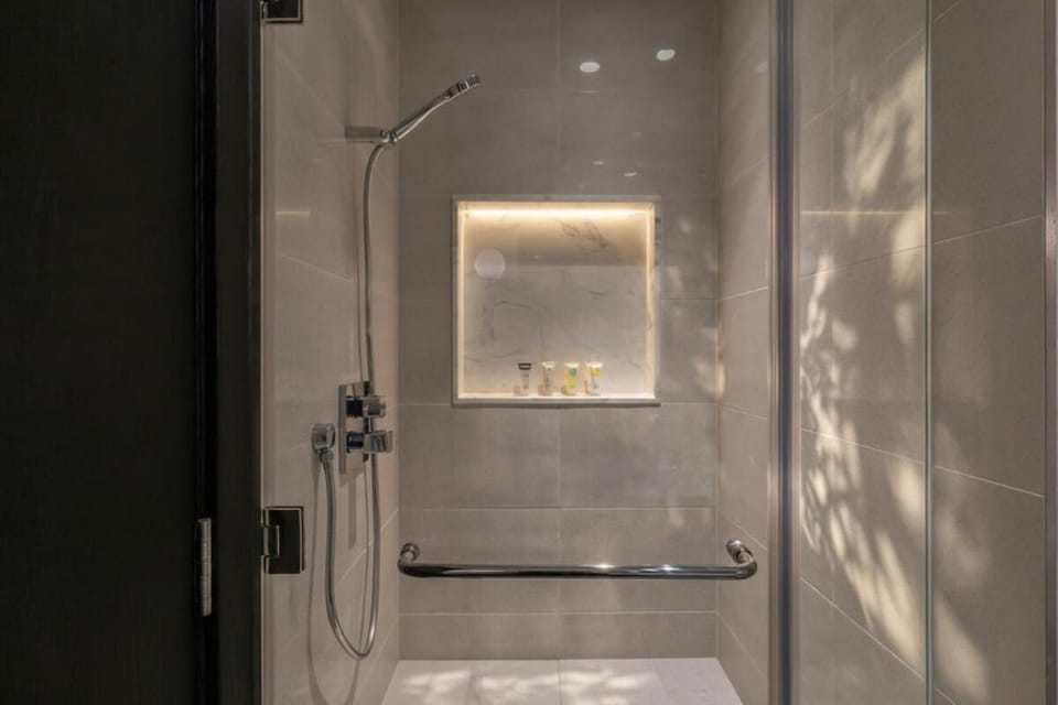 Shower, Bathroom, towels