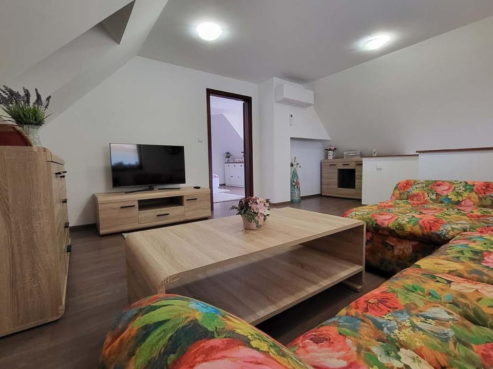 Wellness chalupa v Českém Středohoří a vinařském kraji Apartment in Czechia