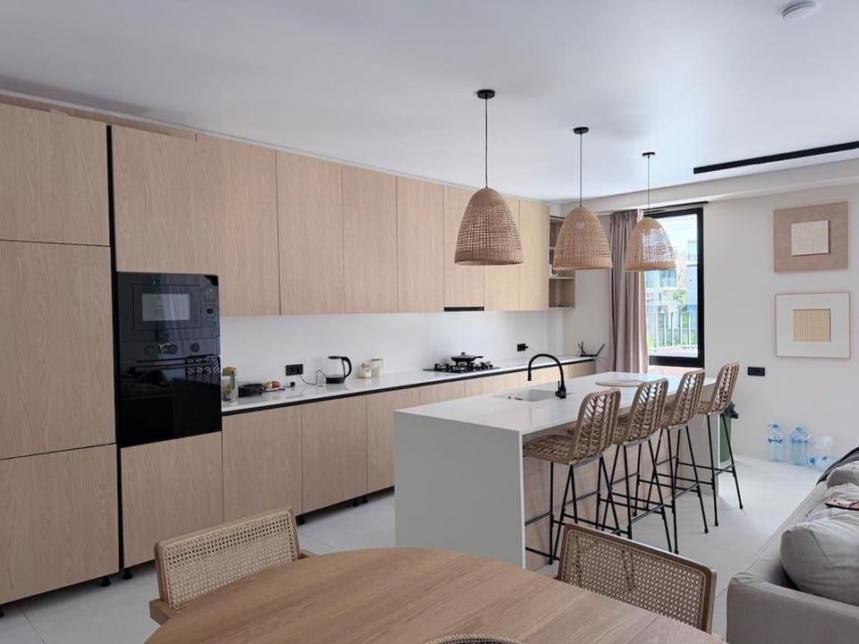 Coffee/tea facilities, Kitchen or kitchenette, Dining area, dishwasher, oven, stove, toaster