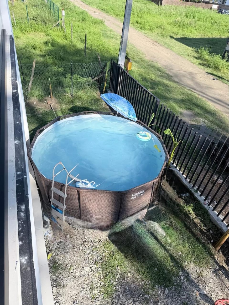 Day, Swimming pool