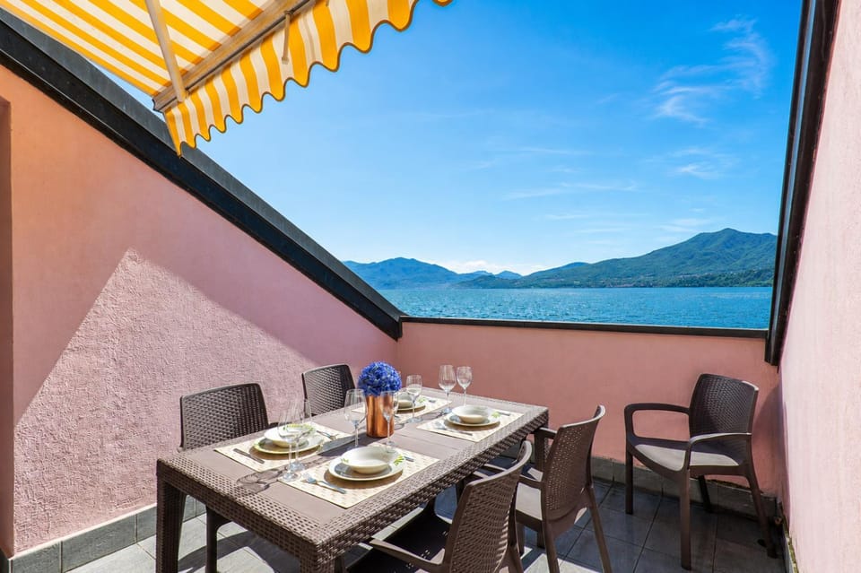 Balcony/Terrace, Lake view, Mountain view