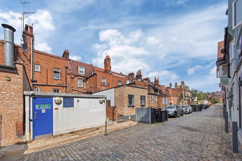 Property building, Neighbourhood, Street view, Location
