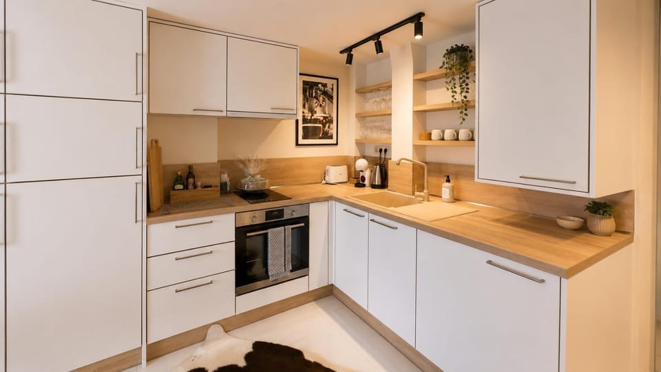 Coffee/tea facilities, oven