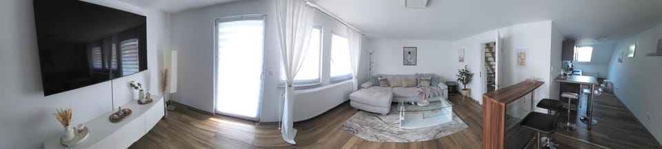 TV and multimedia, Kitchen or kitchenette, Living room, Photo of the whole room, Seating area, Dining area