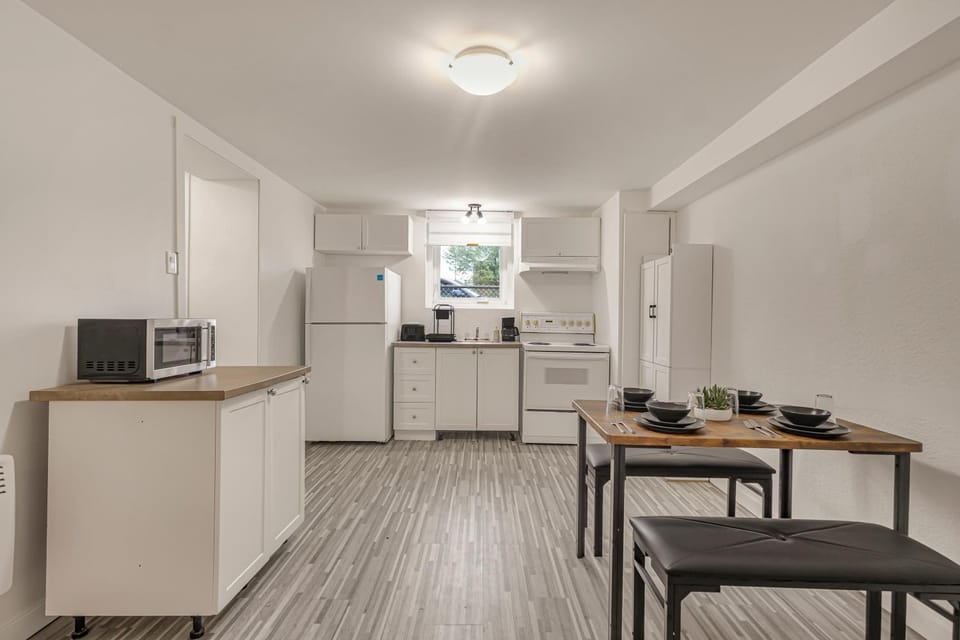 Dining area, kitchen