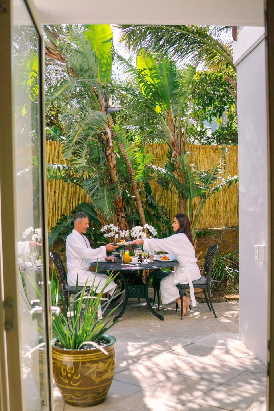 Patio, Day, People, Food and drinks, Dining area, Breakfast