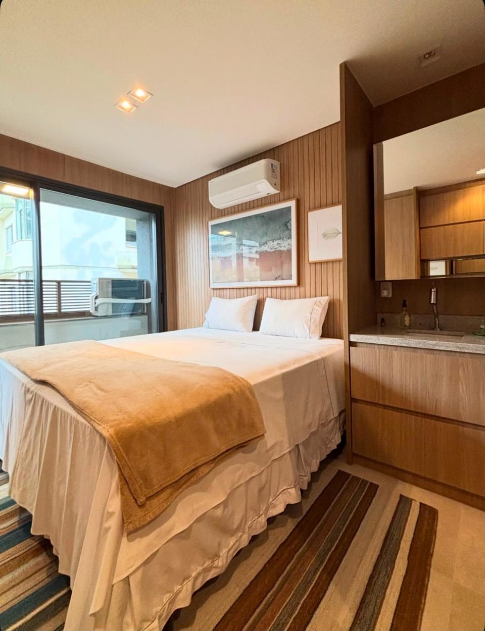 Bed, Photo of the whole room