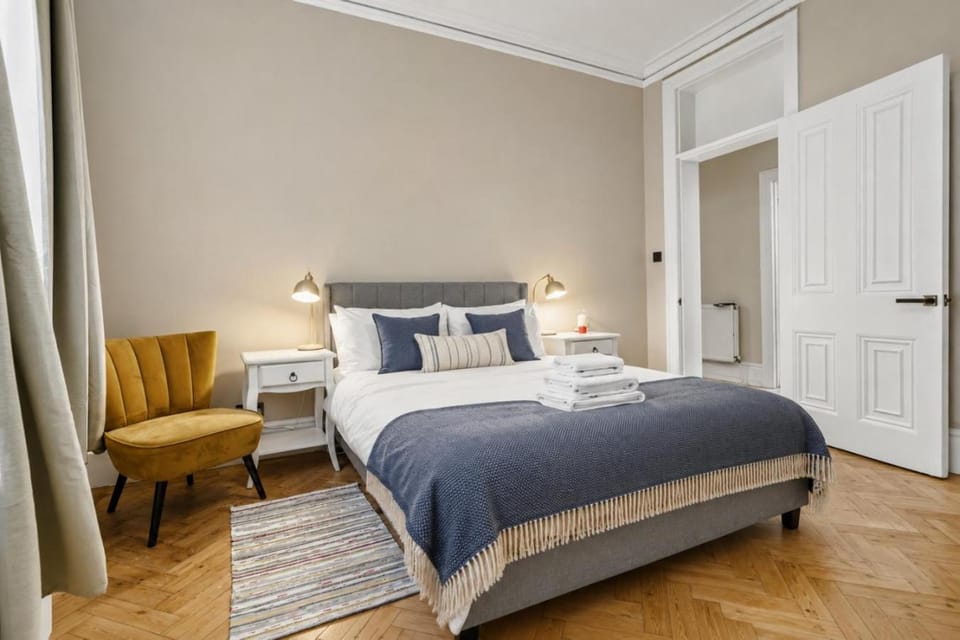 Holland Park 5-Bedroom Apartment, 3 Bathrooms & Private Sauna - Sleeps 10 Apartment in City of Westminster