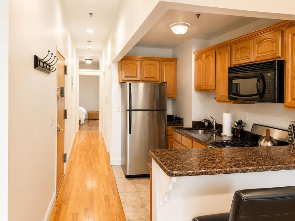 Coffee/tea facilities, Kitchen or kitchenette, dishwasher, oven, stove, toaster