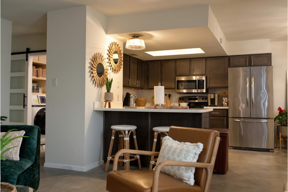 Kitchen or kitchenette, Living room, Seating area