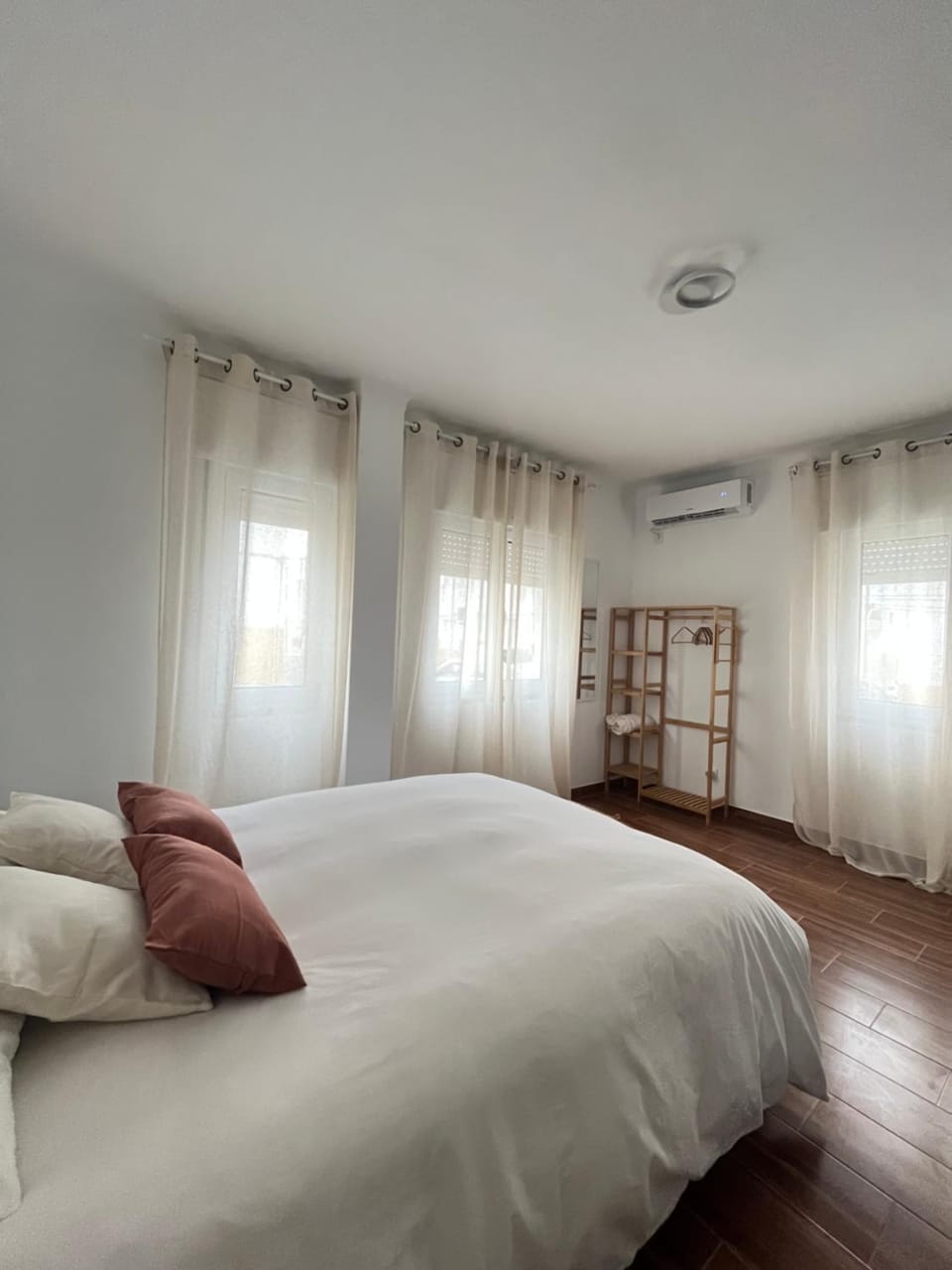 Bed, Bedroom, air conditioner