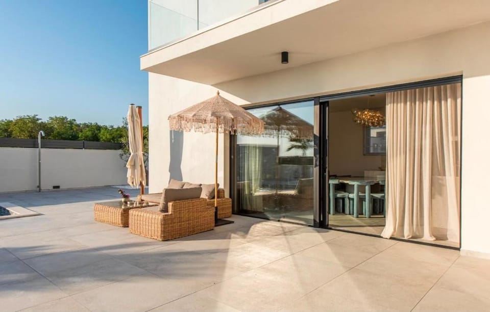 Mi Casa - Private Luxury Villa, Heated Pool-Jacuzzi Villa in Zadar County