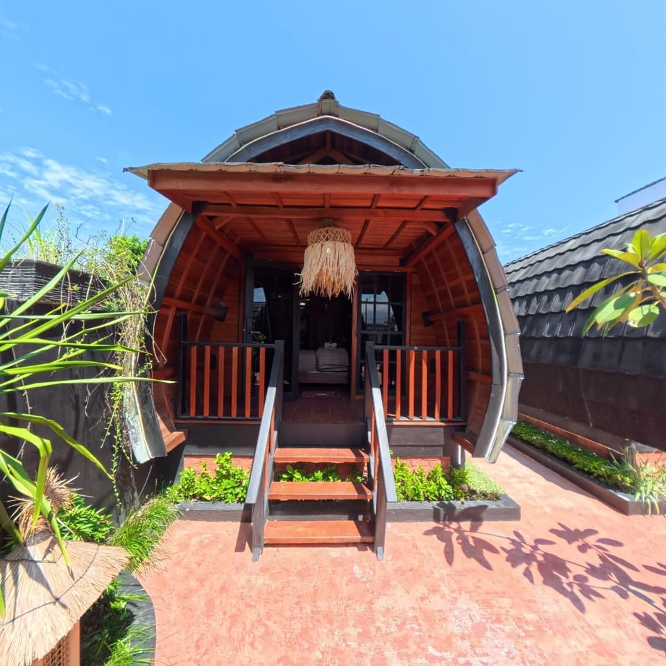 Dadok Kost Ville Bed and Breakfast in Padang