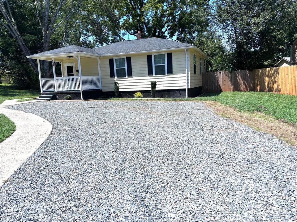 Noda, Plaza, 5-Bedroom Near Uptown Charlotte House in Charlotte