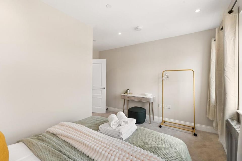Stylish Stay Near Brockwell Park & Brixton Apartment in London