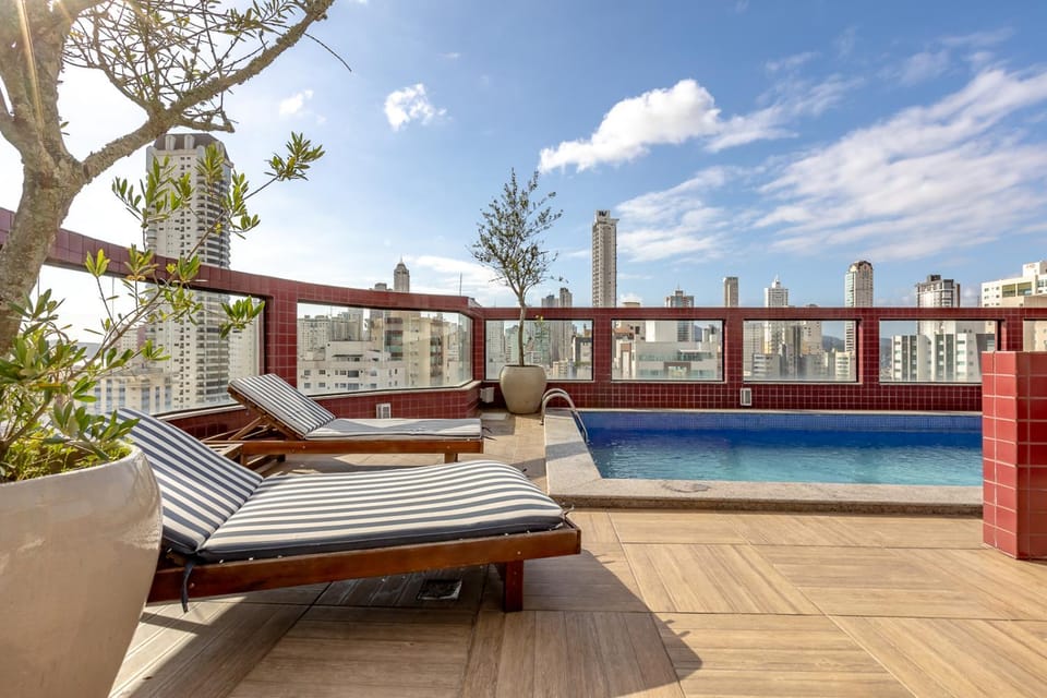 Balcony/Terrace, Pool view, Swimming pool, Swimming pool, sunbed