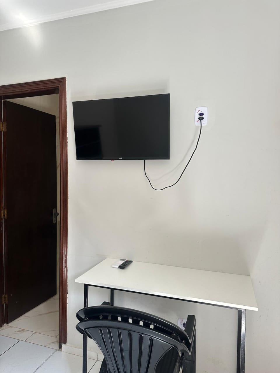 Quarto kitnet n 03 completo, banheiro, cozinha e garagem Apartment in State of Mato Grosso do Sul, Brazil