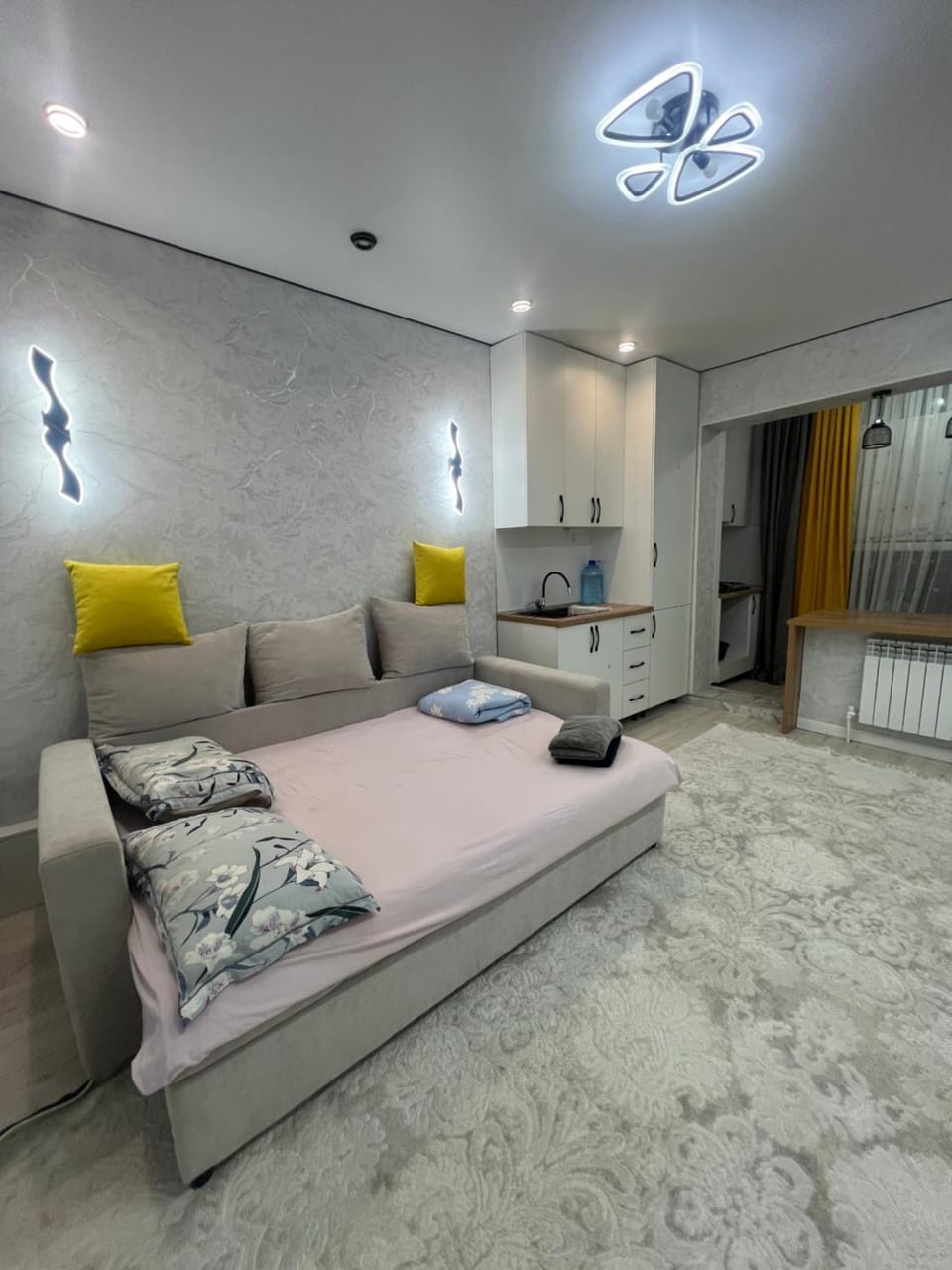 Bed, Seating area