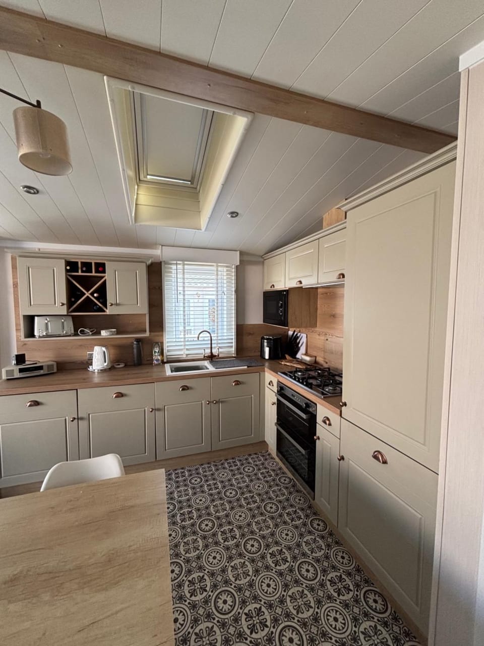 Kitchen or kitchenette, dishwasher