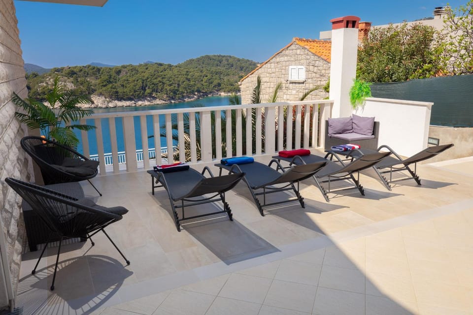 View (from property/room), Balcony/Terrace, sunbed