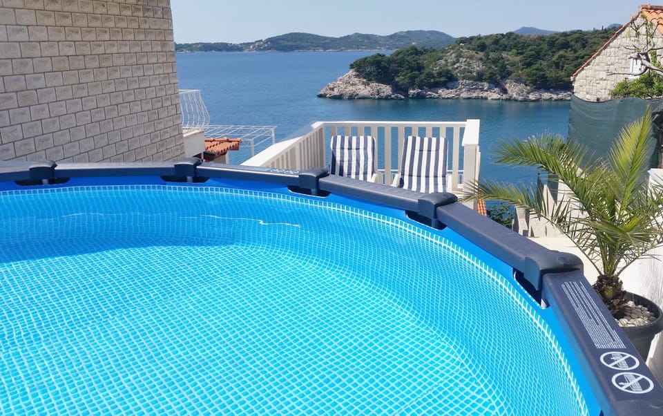 Swimming pool, Swimming pool