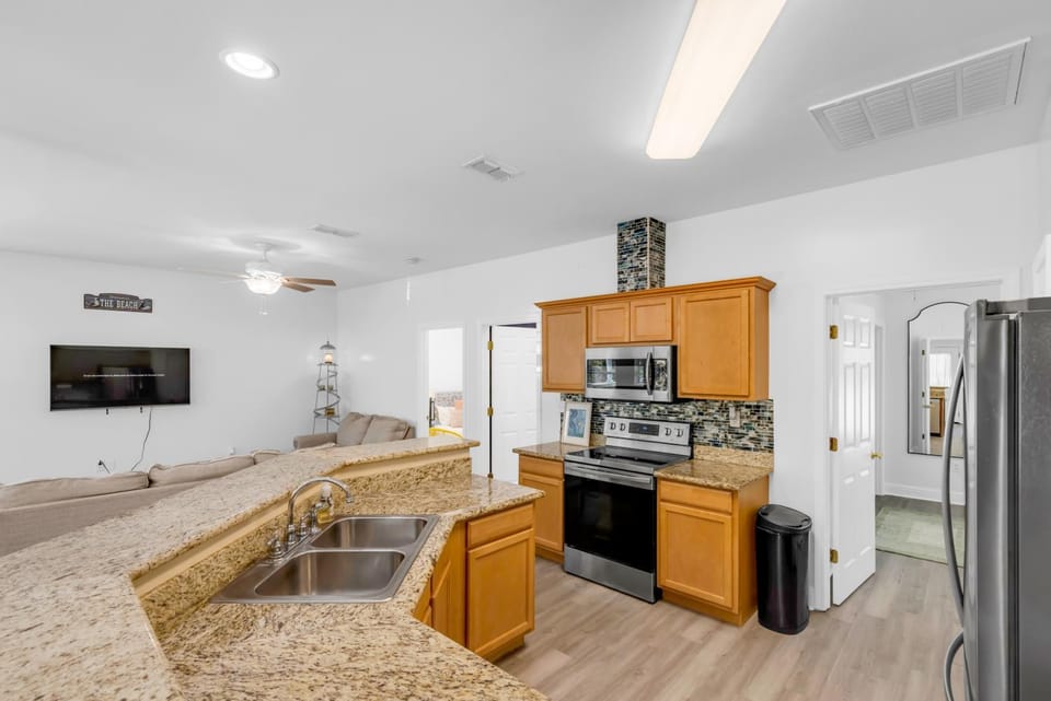 TV and multimedia, Kitchen or kitchenette, oven, pet friendly, stove, toaster