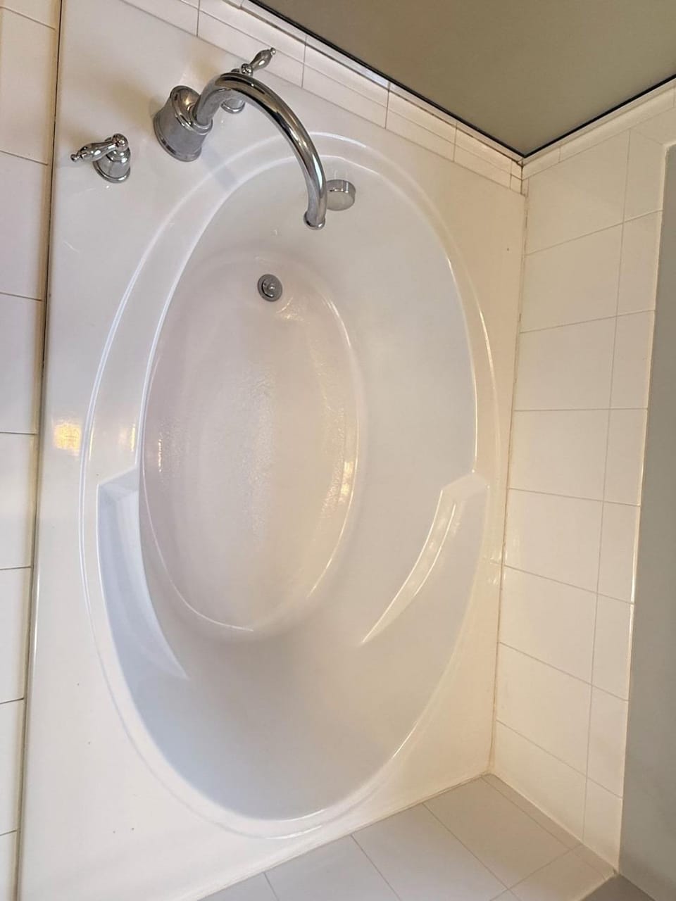 Family-friendly, Quiet, and Gated 3-bedroom Townhouse in Central Richmond Apartment in Three Chopt