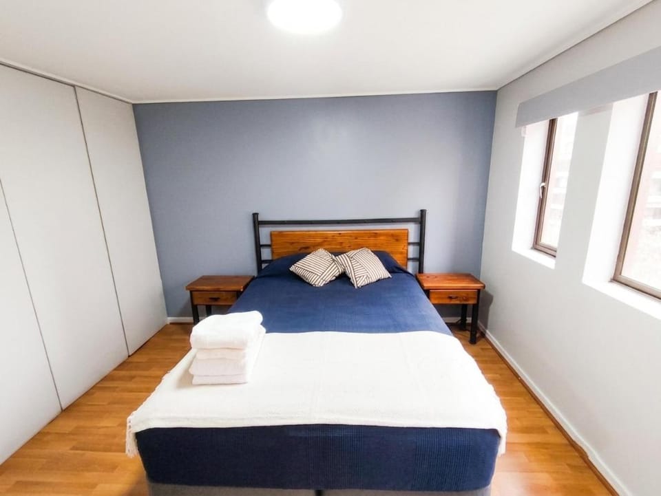 Photo of the whole room, towels, wardrobe