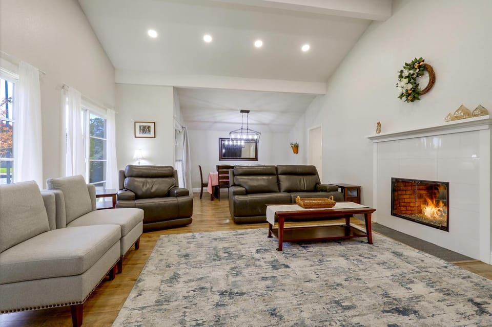 Napa Extended Stay: Private Pool, Garage Parking! House in Napa Valley