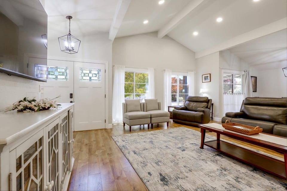 Napa Extended Stay: Private Pool, Garage Parking! House in Napa Valley