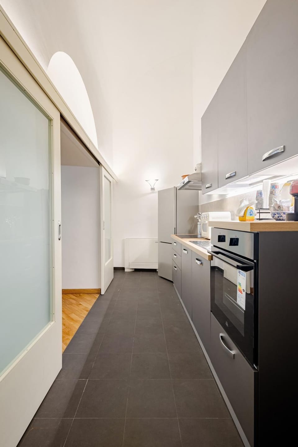 Kitchen or kitchenette, dishwasher, minibar, oven, stove