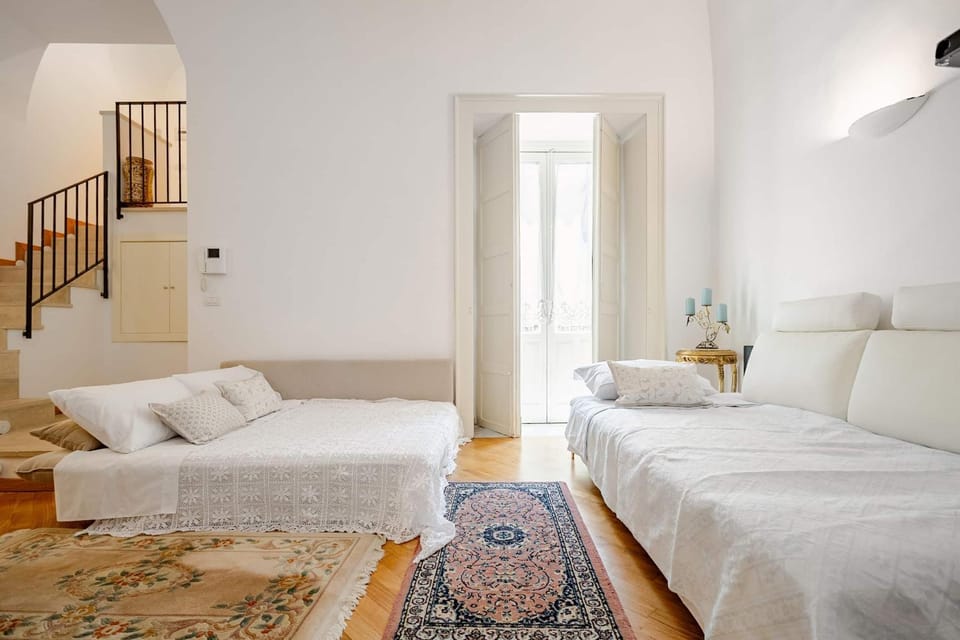 Bed, Living room, Photo of the whole room, Seating area, Bedroom