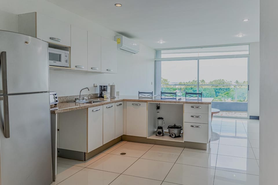 Ocean-View Stay, El Roble Marina & Pool Access House in Puntarenas Province