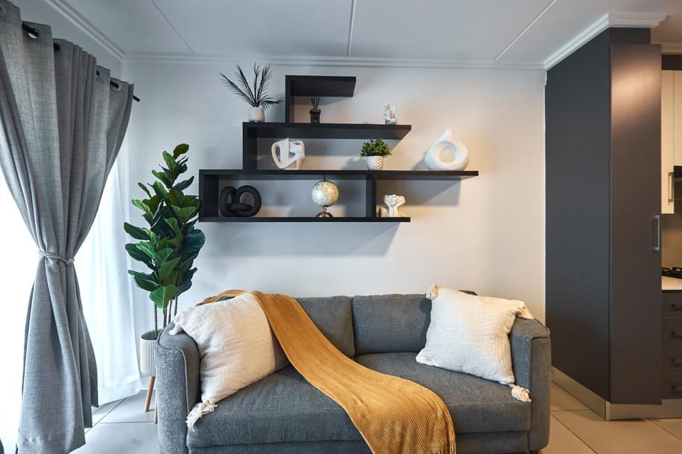Modern 1-Bed Escape with Pool & Gym Apartment in Dolphin Coast
