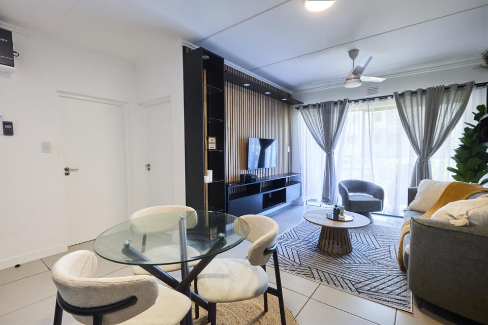 Modern 1-Bed Escape with Pool & Gym Apartment in Dolphin Coast
