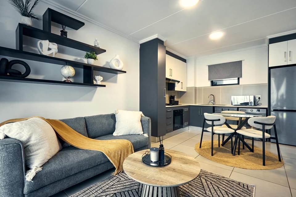 Modern 1-Bed Escape with Pool & Gym Apartment in Dolphin Coast