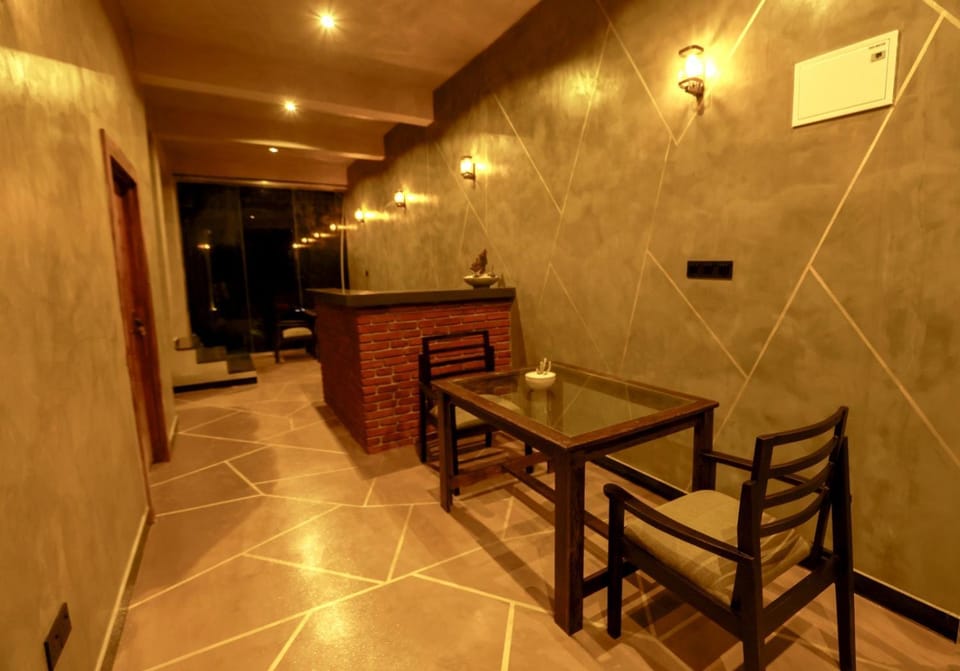 Seating area, Dining area