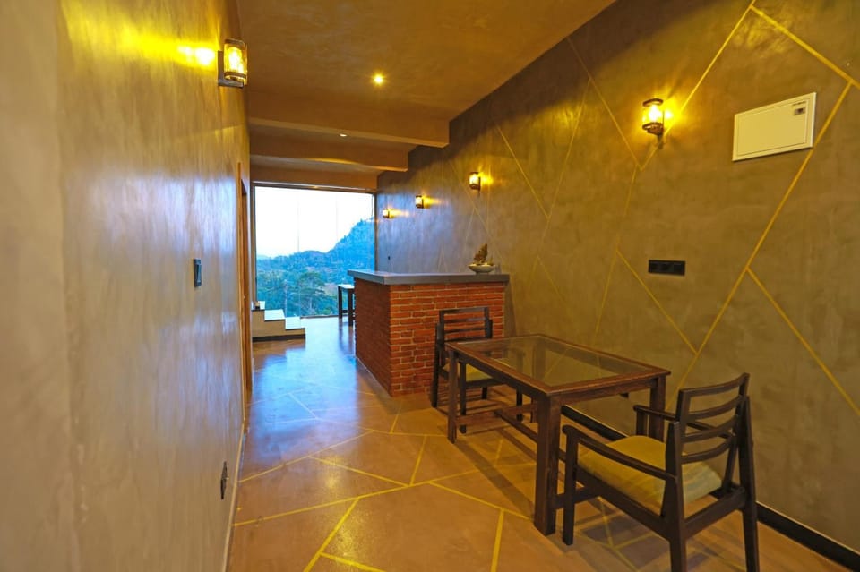 Seating area, Dining area
