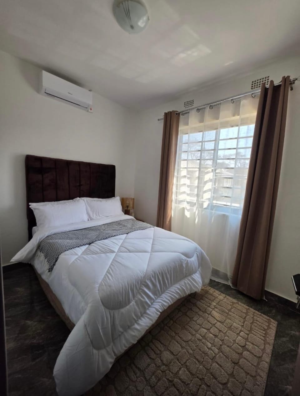 Bed, Bedroom, air conditioner