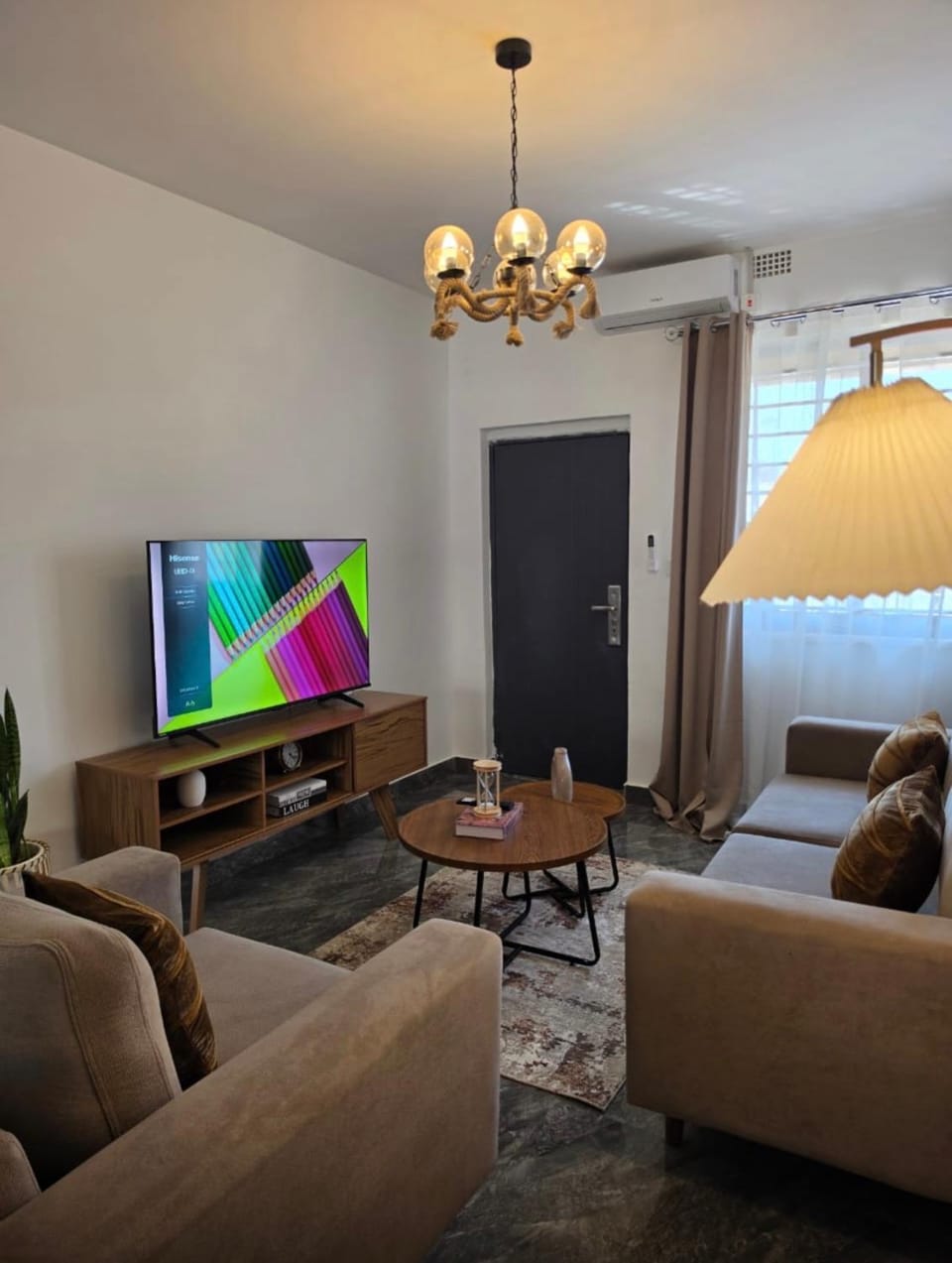 Communal lounge/ TV room, TV and multimedia, Living room, Seating area, Evening entertainment