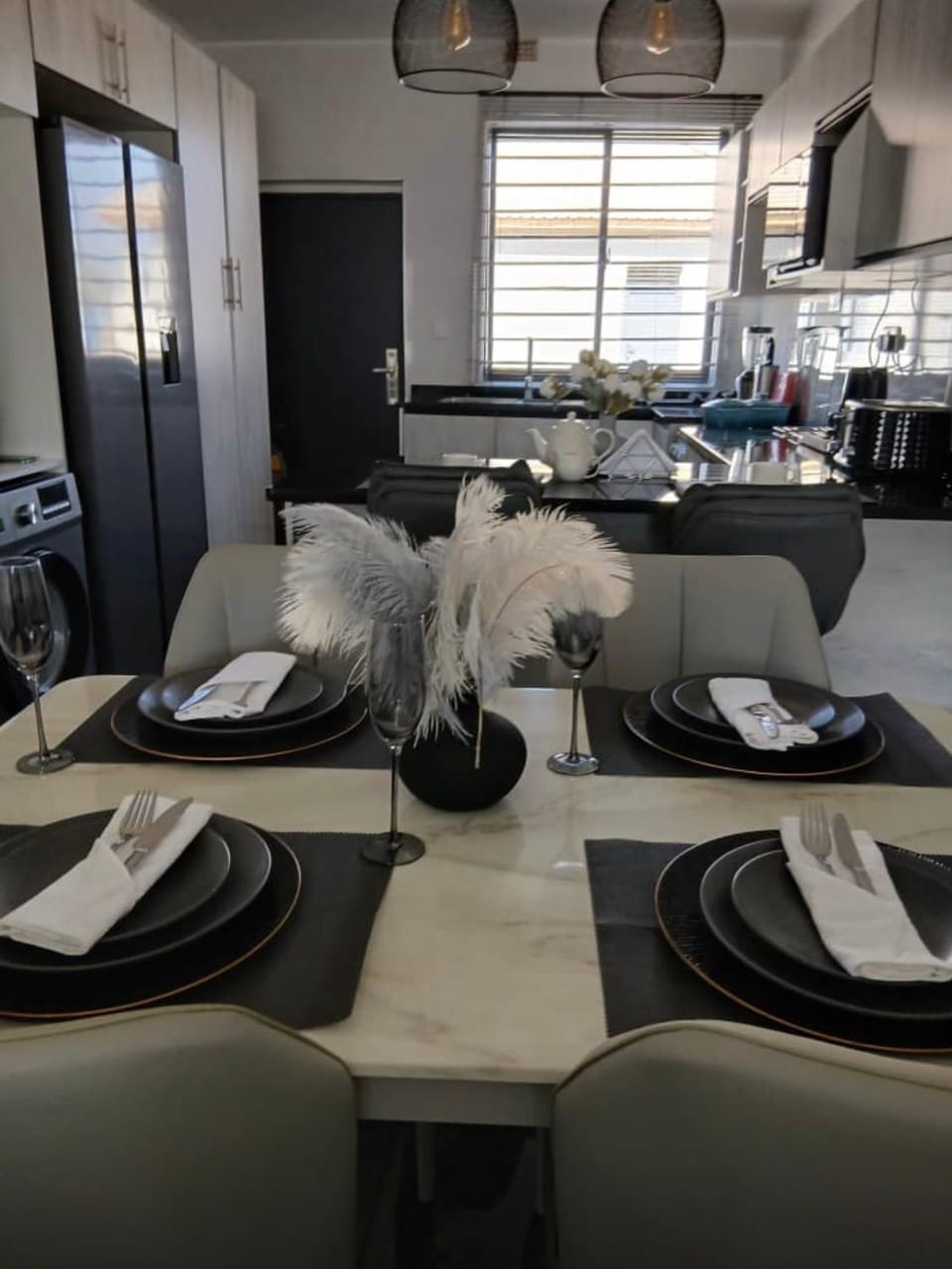 Kitchen or kitchenette, Dining area
